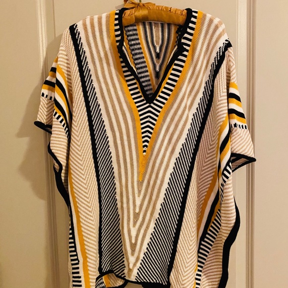 Trina Turk Women’s Tyla Poncho in Toucan Print in Size xsmall/Small - Picture 2 of 5